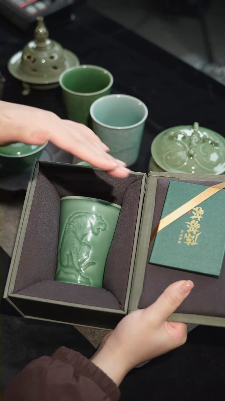 【闪购商品】瓷杯陈蓉蓉 高山虎啸