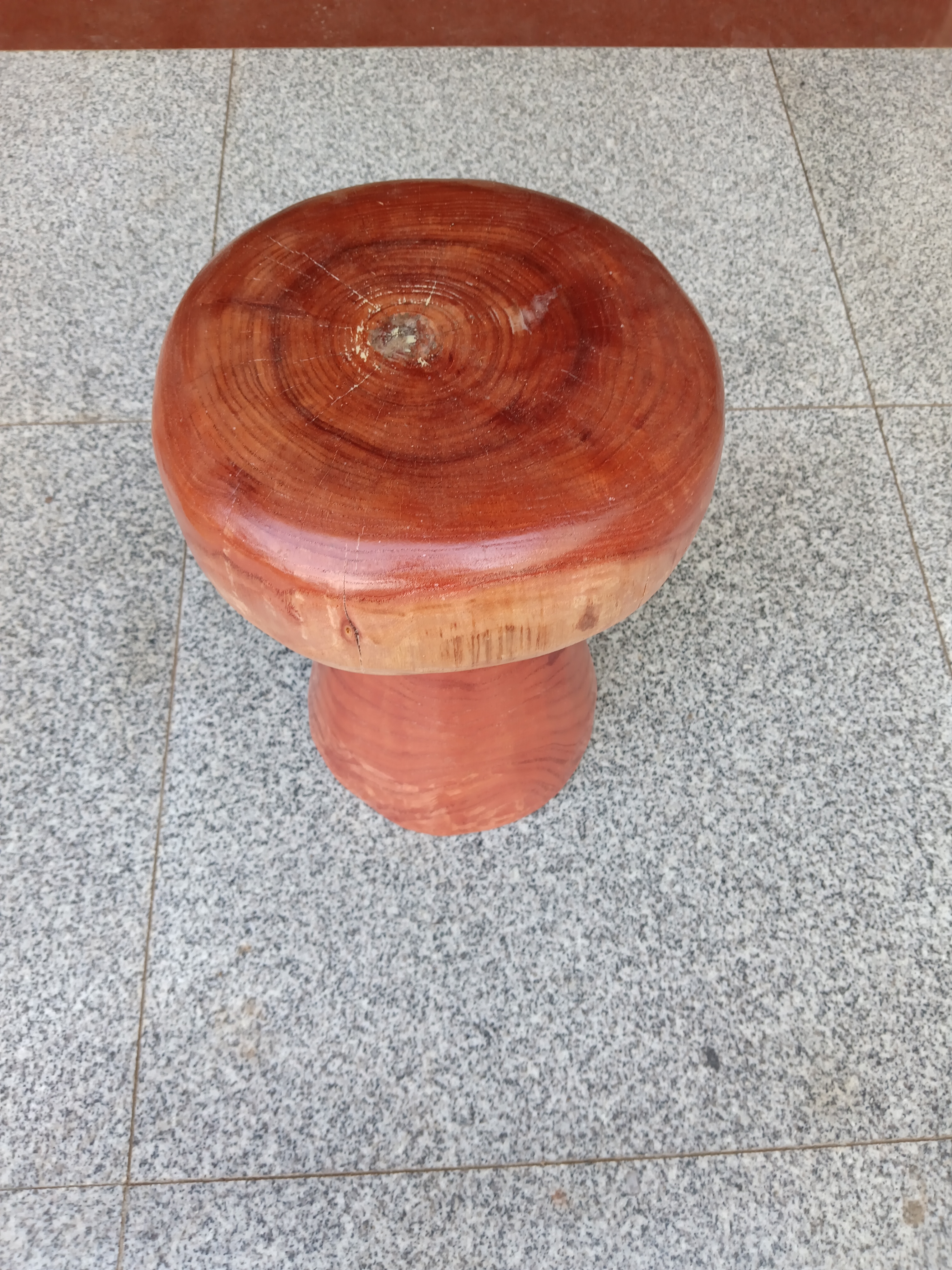 春树蘑菇凳子实木，清漆透明，长27，宽27米，高38木头木质