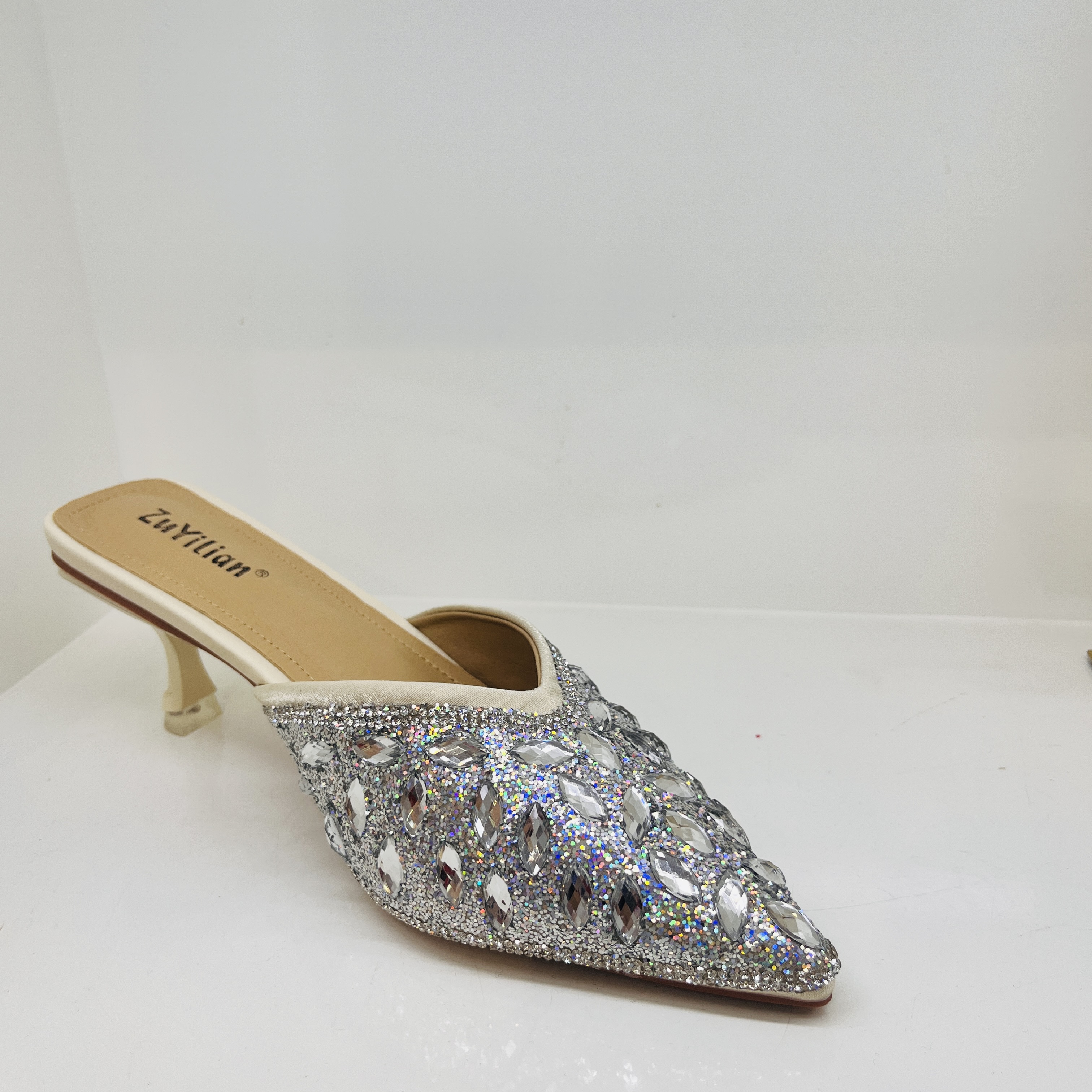 足伊莲春夏新款 ZYL 999-15 杏色女神时尚潮流气质细高跟尖头拖鞋