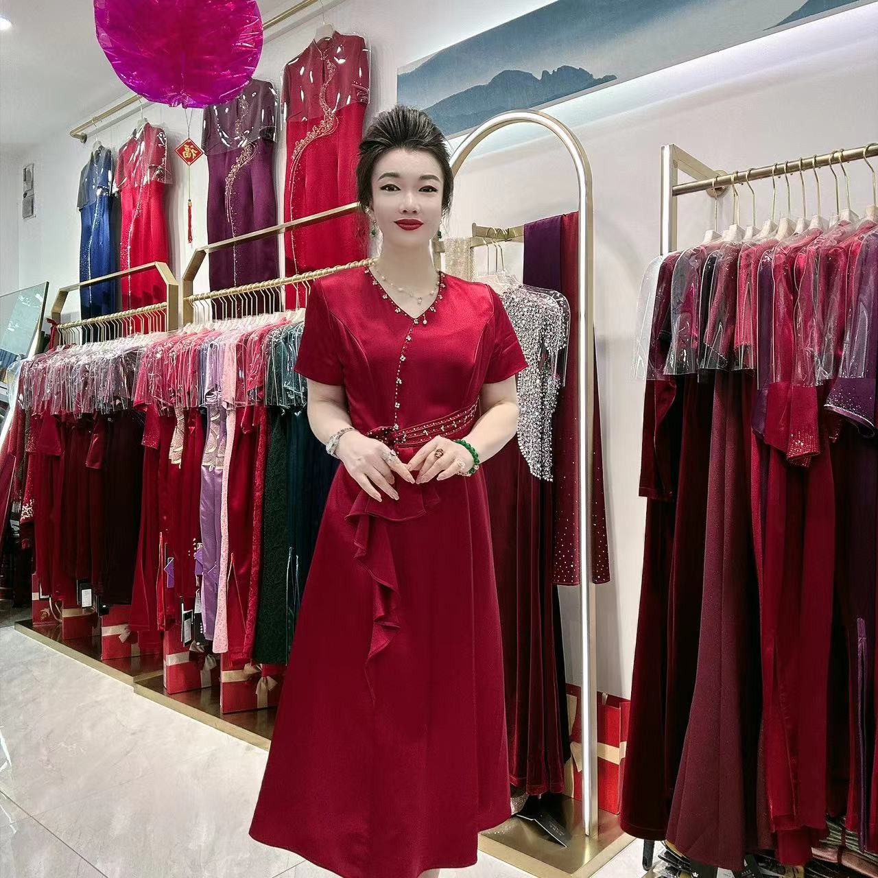 依诺 238025 礼服显瘦气质婚宴结婚酒红色轻奢设计师修身中长款