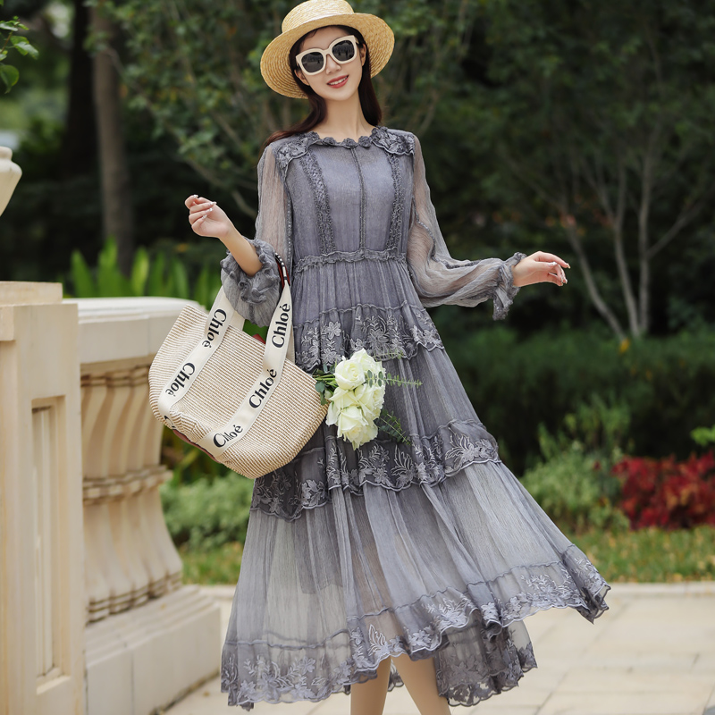 拜占庭的森林真丝裙女刺绣新款轻盈透气洋气收腰中长桑蚕丝连衣裙