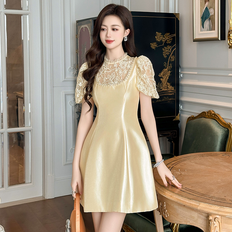 轻奢设计感洋气收腰连衣裙2024夏季新款复古时尚蕾丝拼接蓬蓬裙子