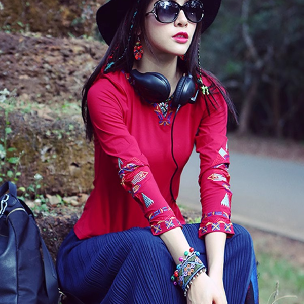 两人故事复古民族女装T恤长袖绣花女2023新款打底衫上衣秋TX3904