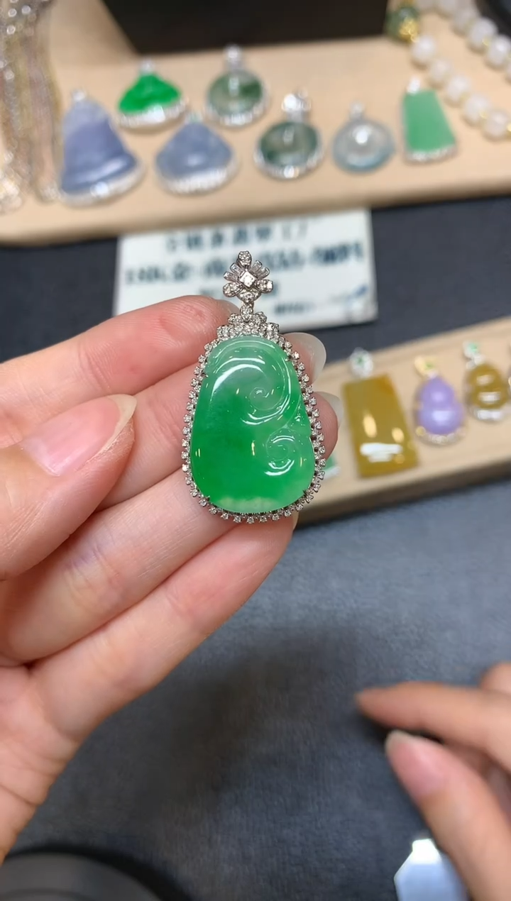 【闪购商品】翡翠吊坠(不含链)18K金镶嵌如意【无服务费