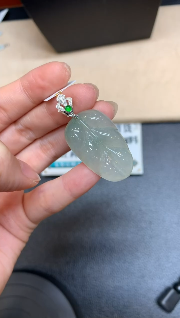 【闪购商品】翡翠颈饰18K金镶嵌叶子【无鉴赏期多样性发货一件