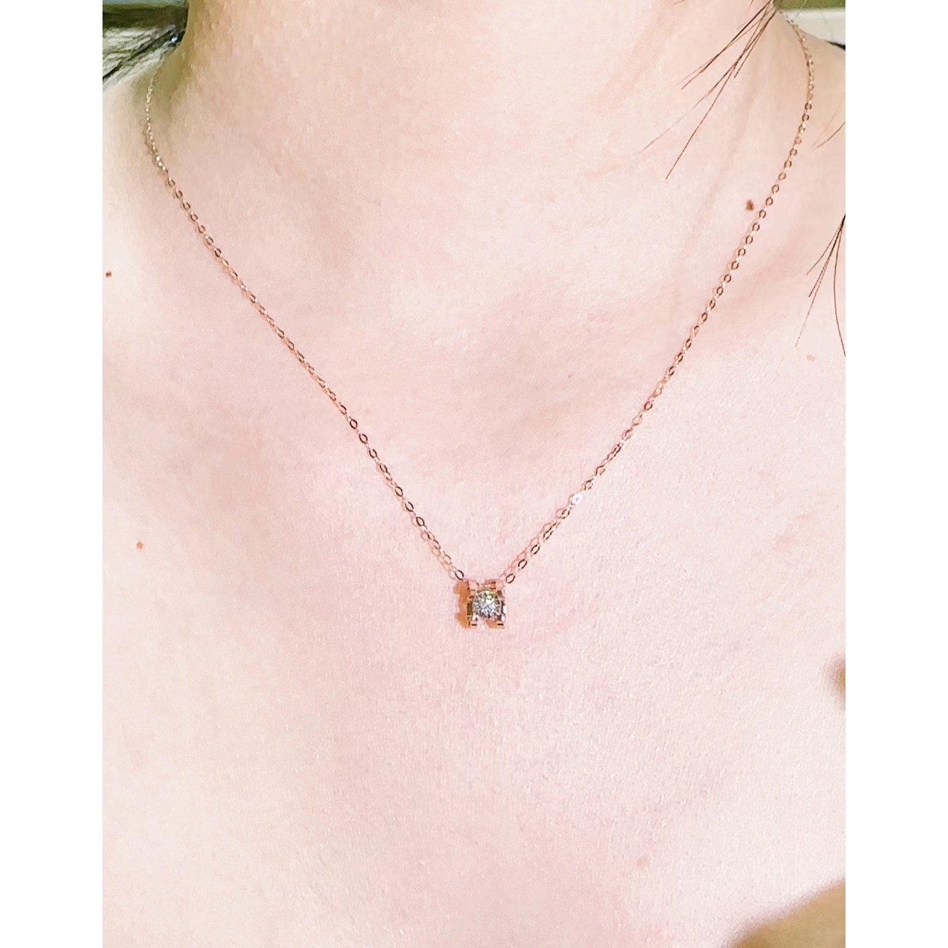 18k黄金镶嵌钻石吊坠金色轻奢时尚气质简约设计师精致坠链