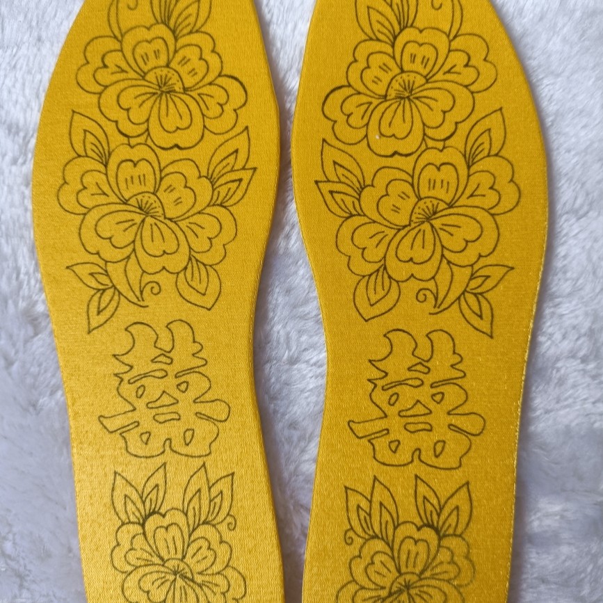 手工绣花空心绣鞋垫，带彩色冰丝线，带针除臭
