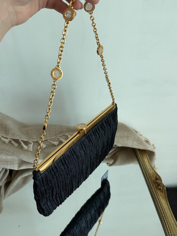 95新 BVLGARI/宝格丽 牙牙 限定单肩挖口腋下包 