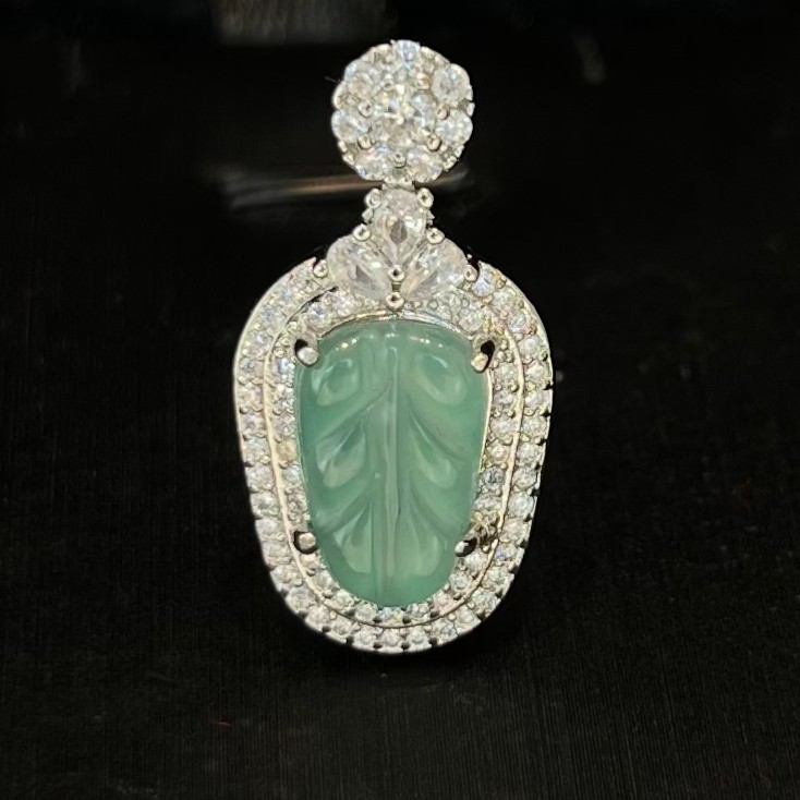 【符老板】f637-翡翠叶子吊坠-赠礼盒-赠链-合金