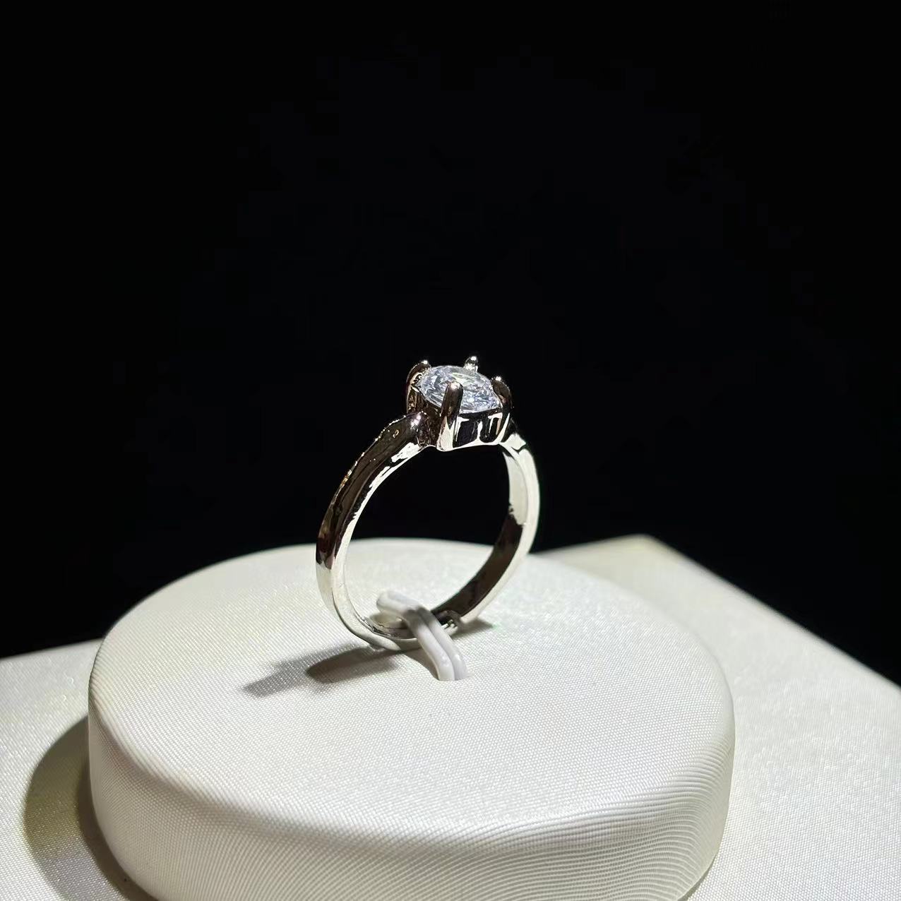 【符老板】a471-气质轻奢款公主方包婚戒-锆石戒指-合金