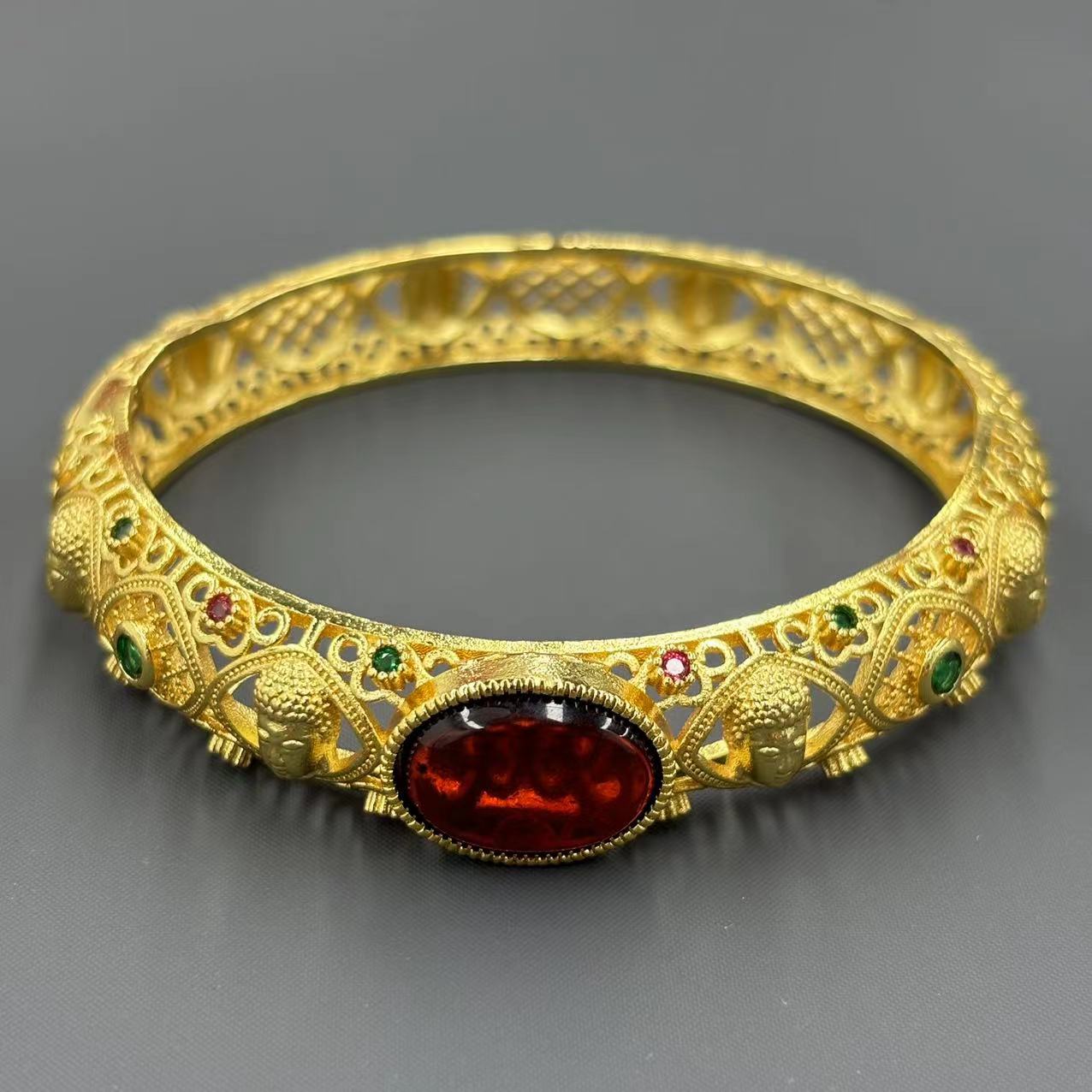 【符老板】s1202-宫廷风设计款琥珀蛋面镂空手镯-赠礼盒