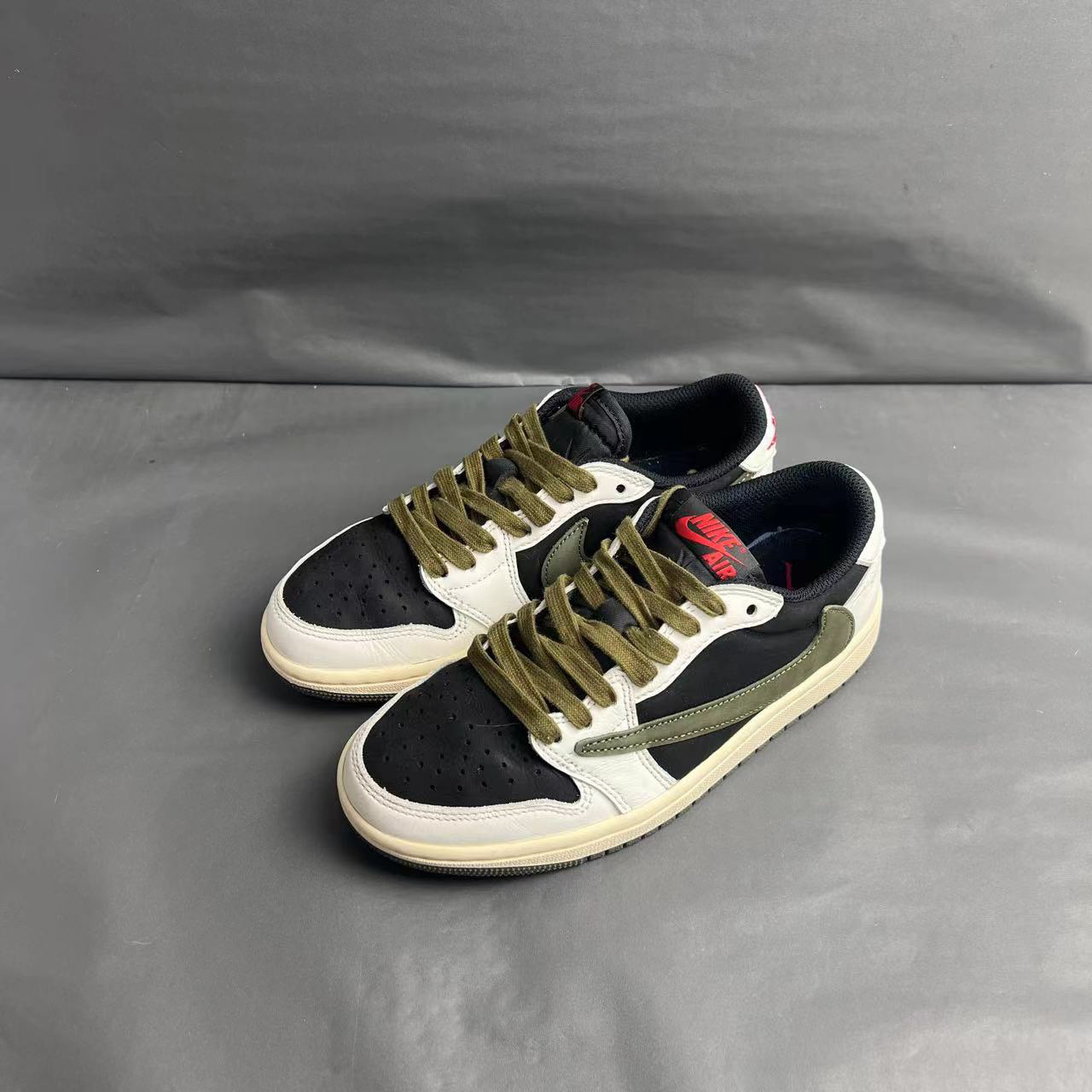 AJ1倒钩5.0low/41码/98新/全新市场价5199/原盒配件/A0604
