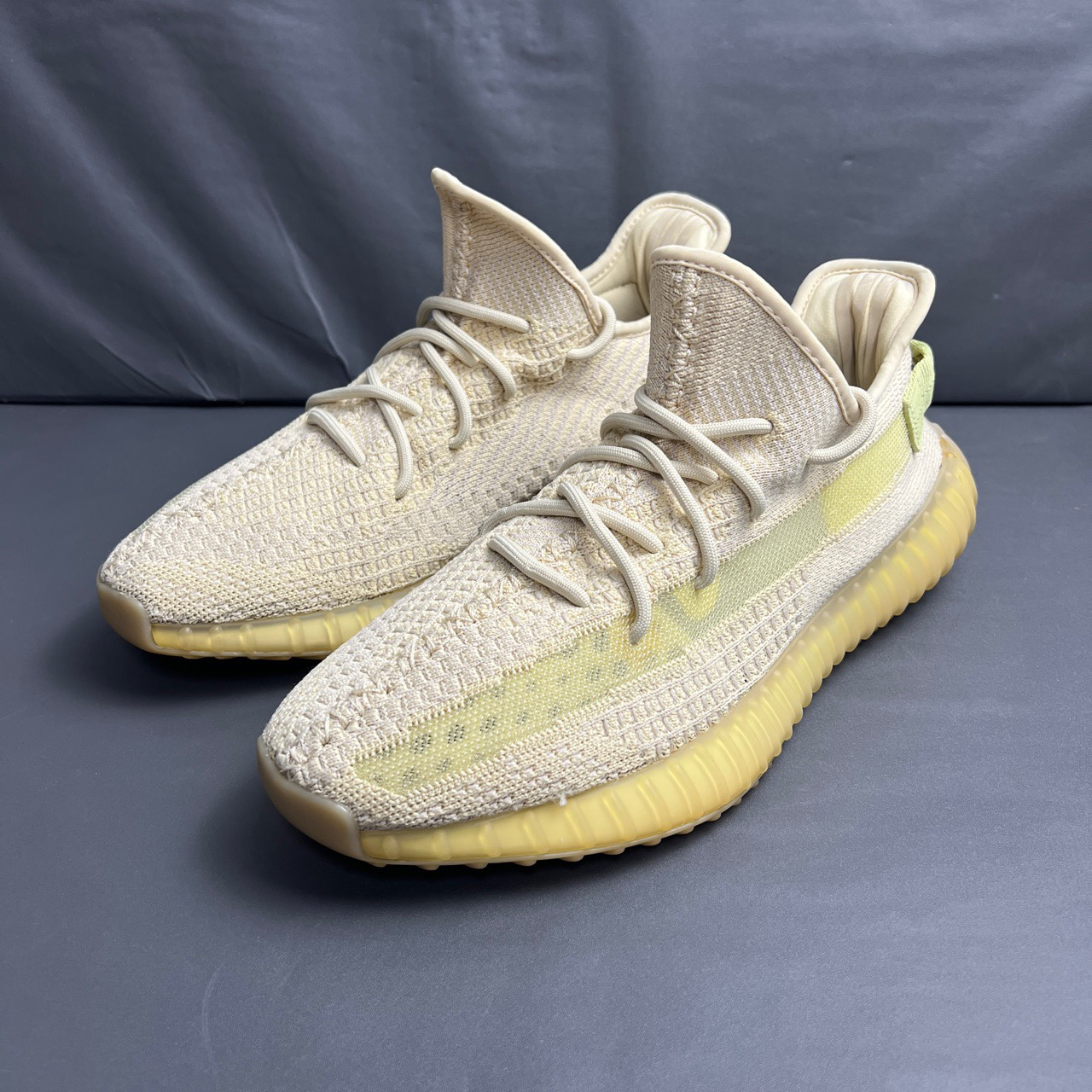 Adidas yeezy350球鞋亚麻/44码/85新/市场价2099/无原盒/XZ1396