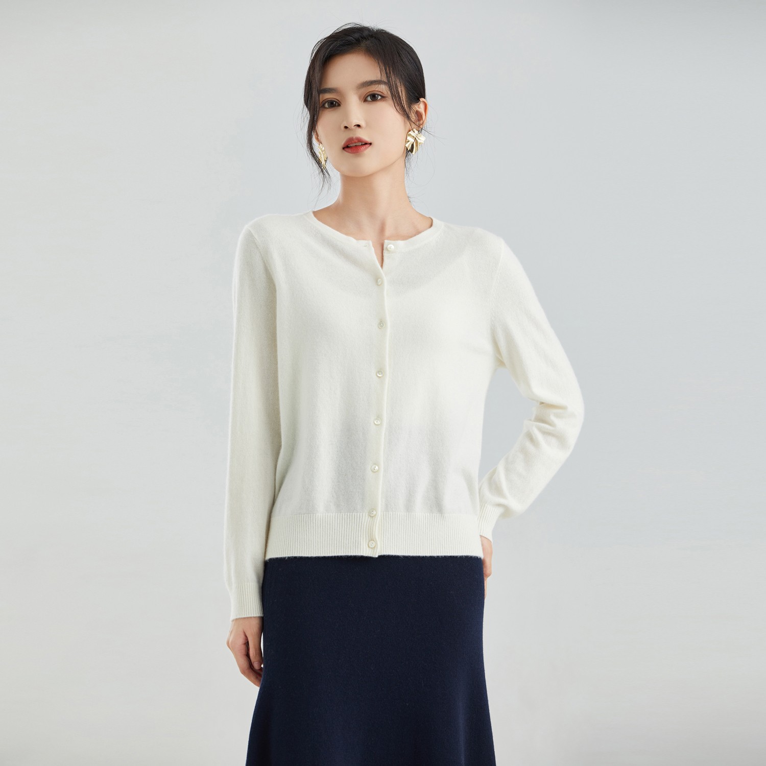 东黎 小山羊绒 女士秋冬针织气质时尚百搭圆领长袖羊绒衫21C208