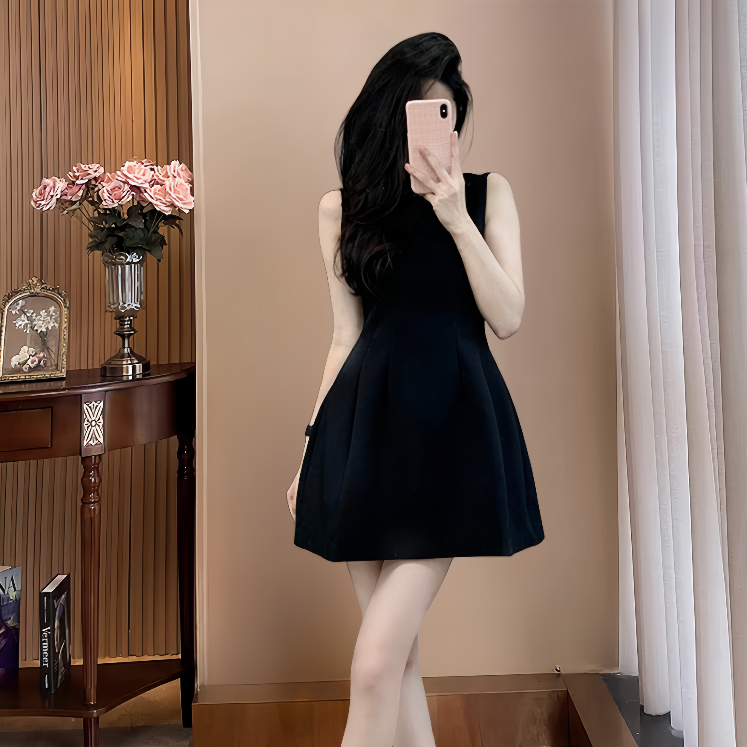 法式赫本风无袖小黑裙女2024夏季新款设计感小个子收腰名媛连衣裙