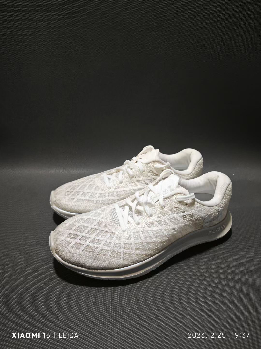 二手41码 安德玛/Under Armour Flow Velociti Wind 跑鞋