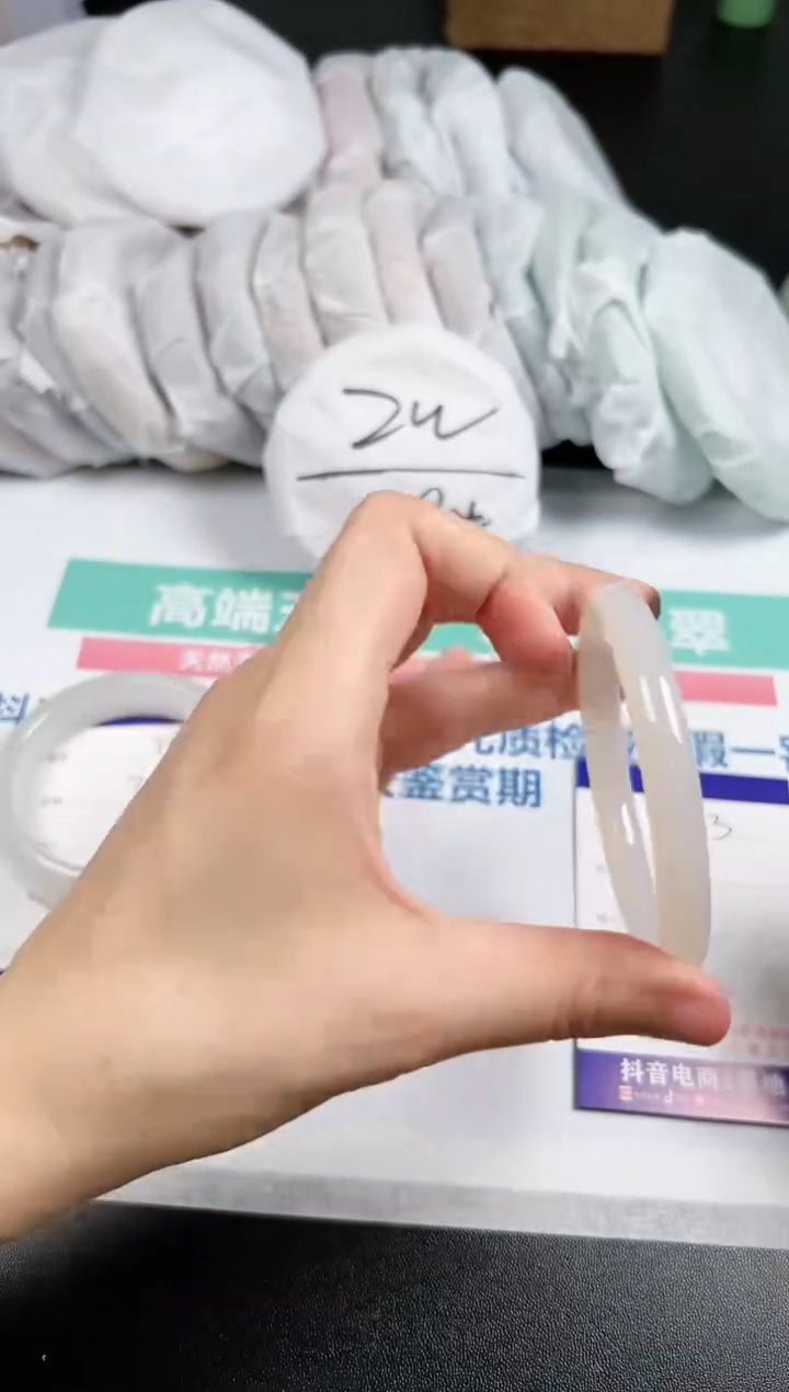 【闪购商品】石英质玉手镯未镶嵌73-