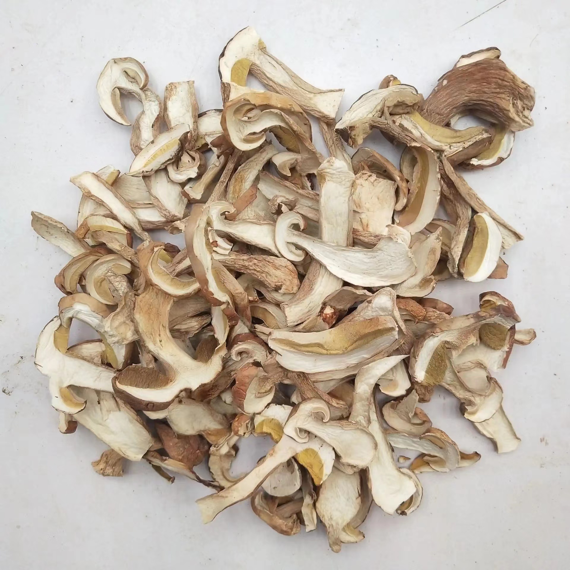 云南楚雄美味牛肝菌干片、别名白牛肝菌、核桃菌，净含量100g、200g