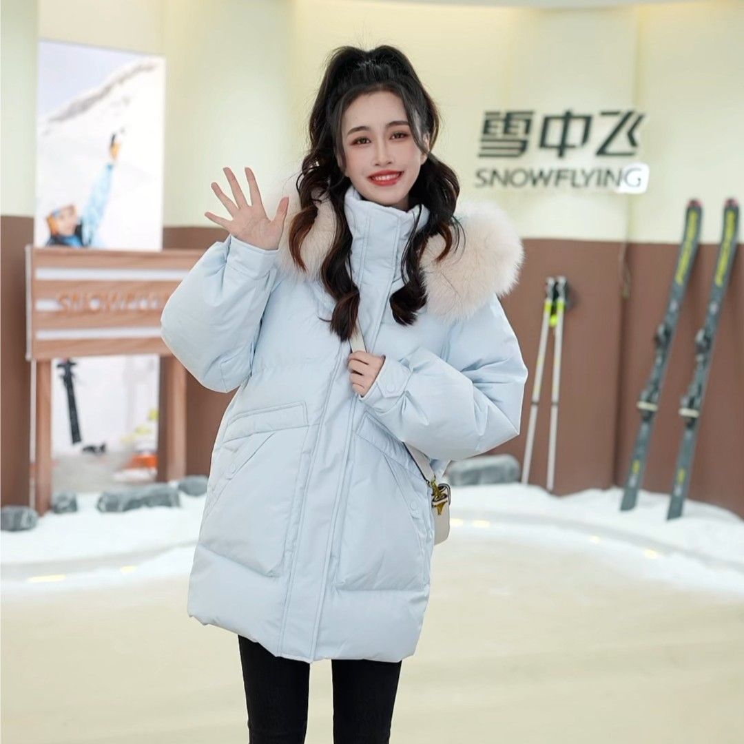 【通勤百搭】雪中飞新款超大毛领时尚保暖百搭温暖热力感短款羽绒服