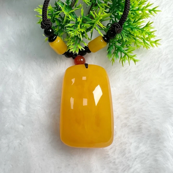 W044 藏族精工雕刻手工无事牌吊坠毛衣链