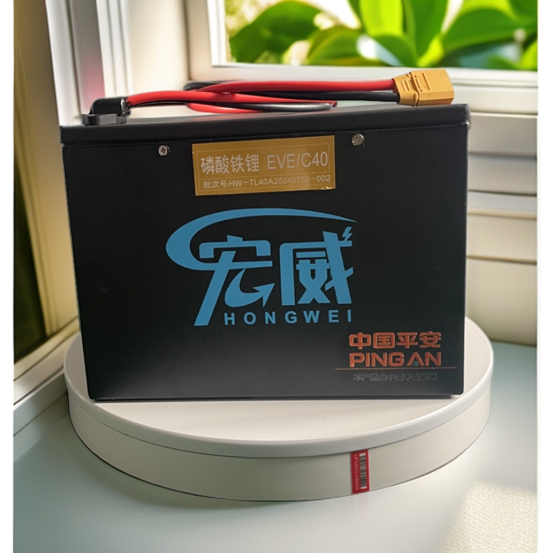 铁锂60V40AH尺寸长235mm宽192mm高175mm脚踏板