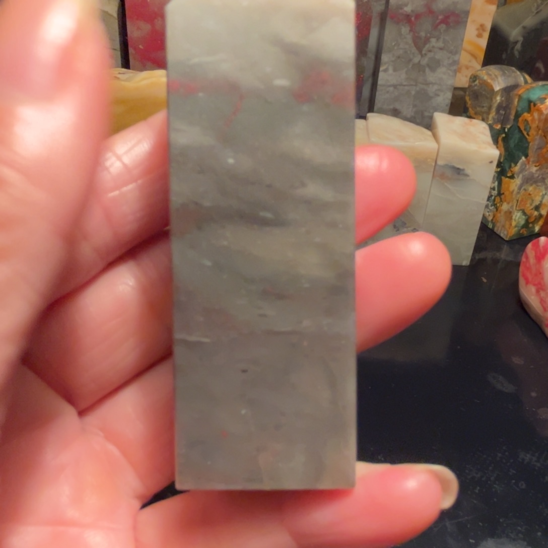 昌化石橄*球昌化鸡血石