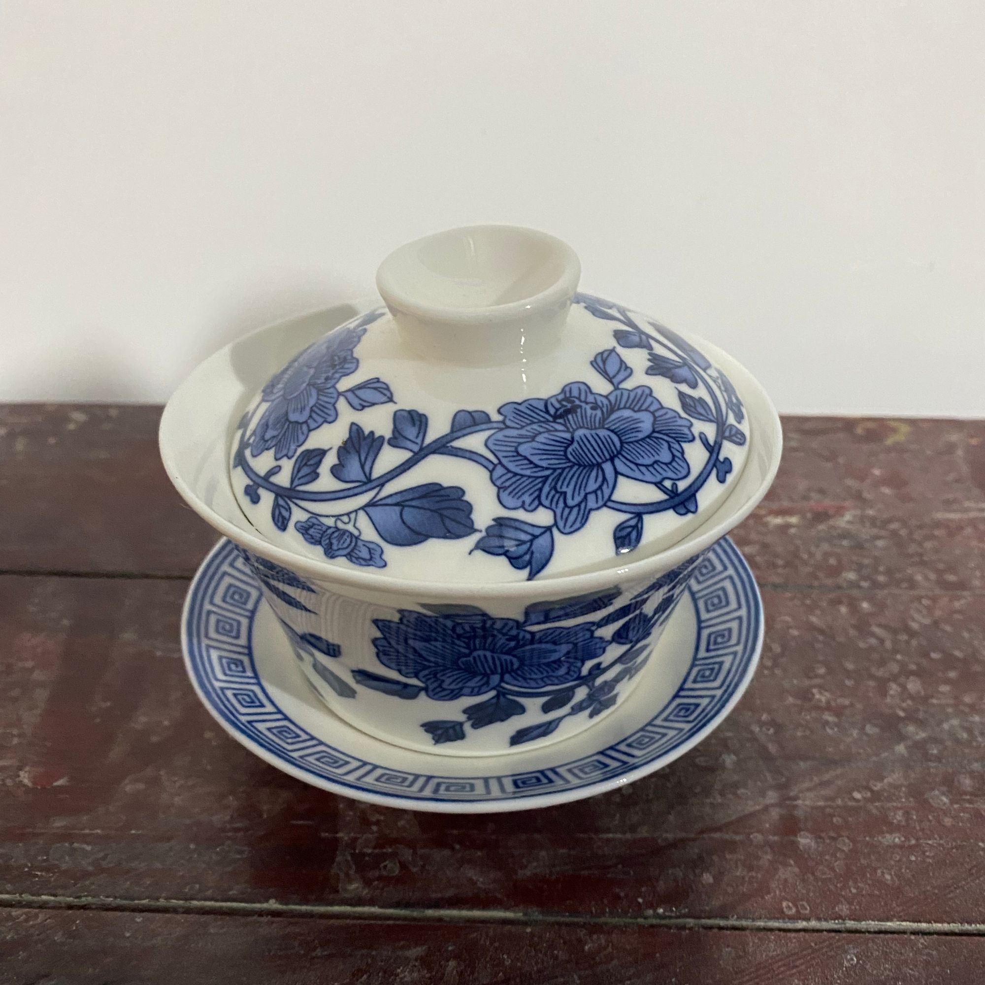 景德镇青花三才盖碗缠枝