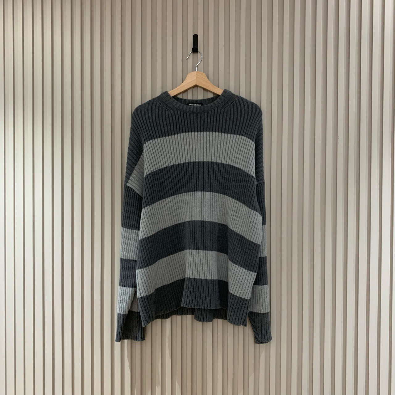Balenciaga灰色条纹锁扣logo印花针织毛衣/os s码/99新/13909