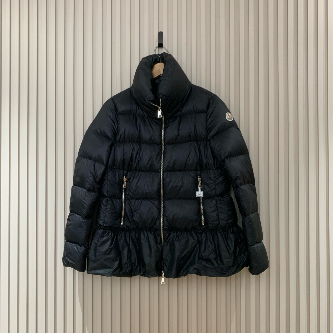 Moncler Anet黑色徽标下摆拼接荷叶边羽绒服/1码/99新/11430