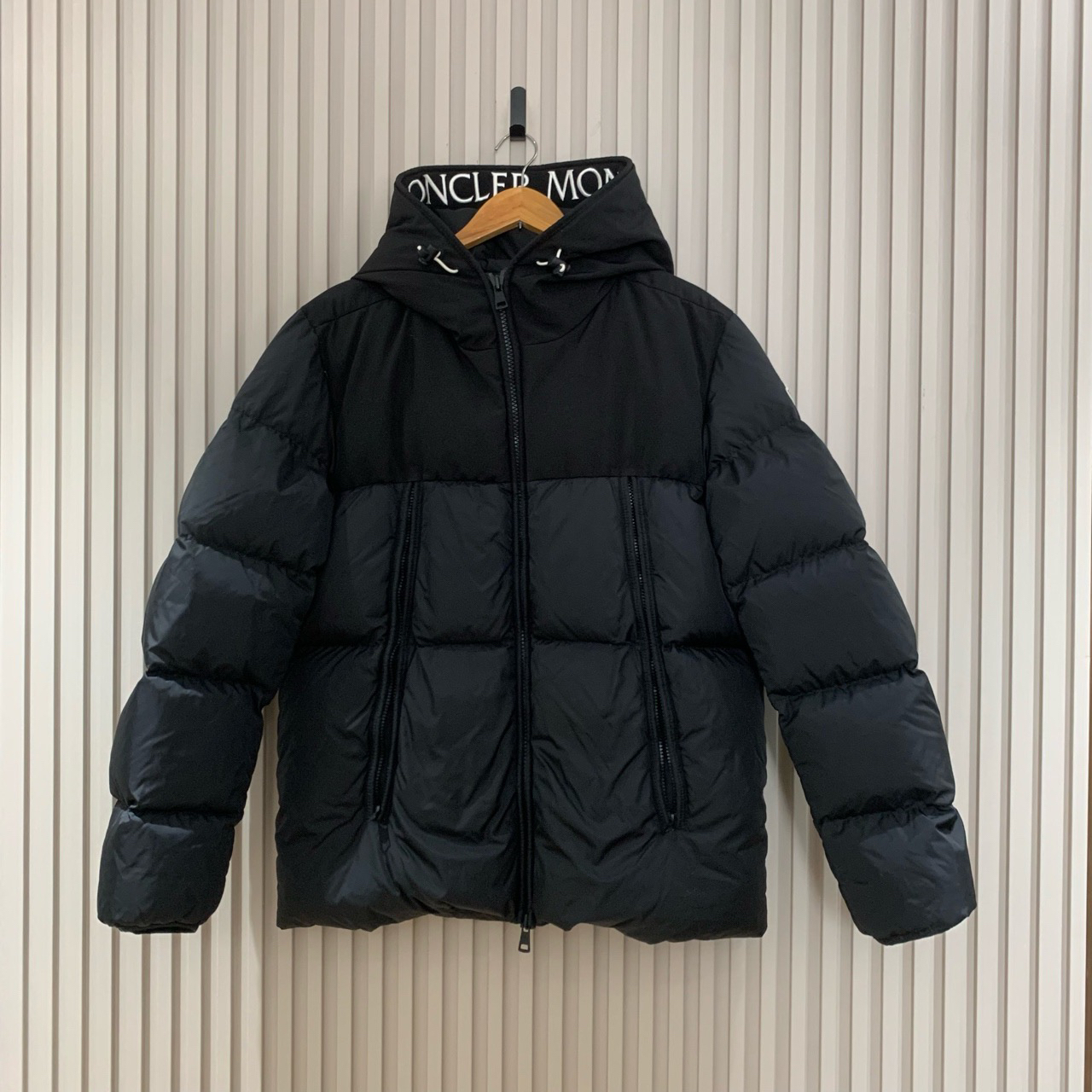 Moncler Montclar爆款黑色门襟串标logo羽绒服/5码/99新/13576