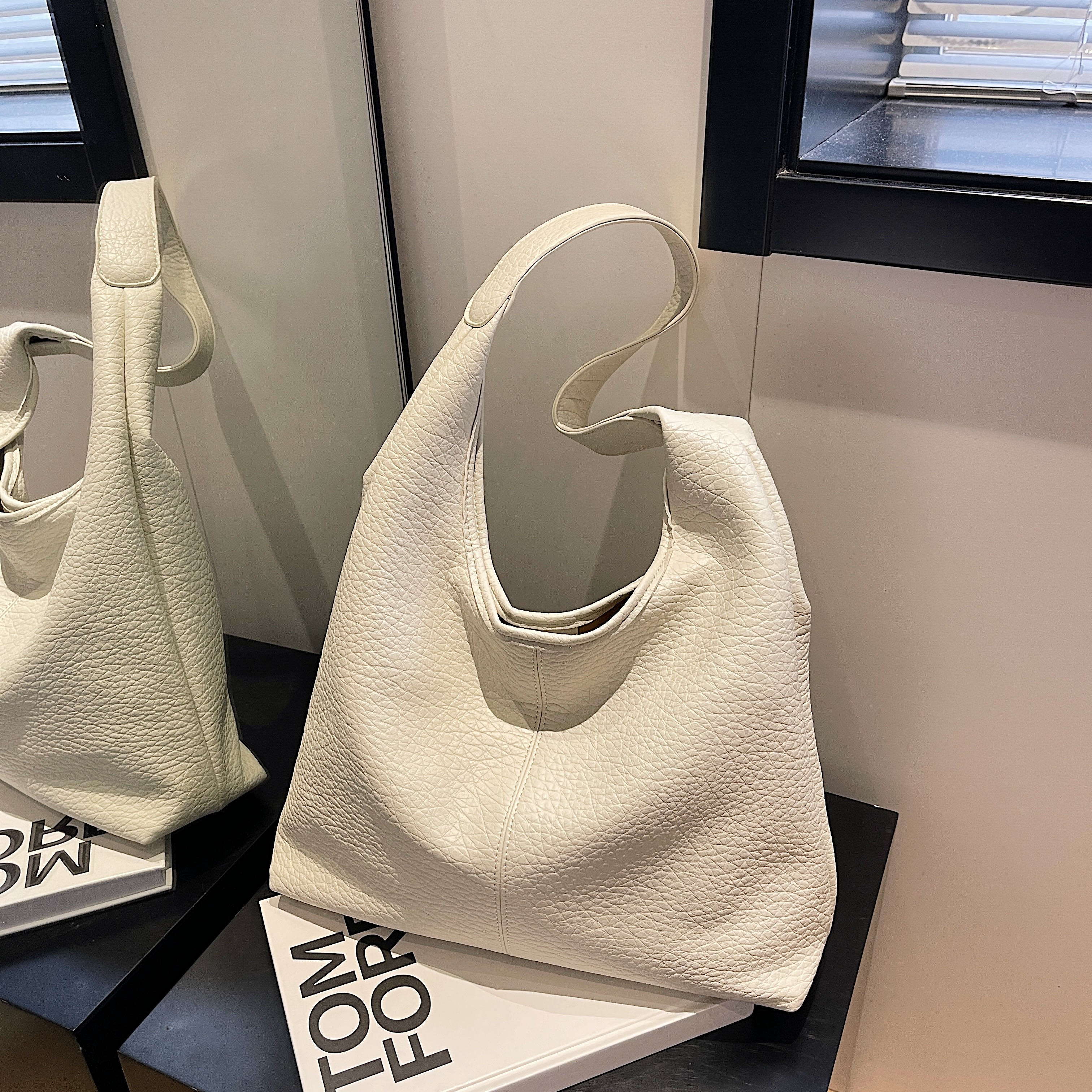 原创时尚休闲大容量腋下包包女气质小众托特包学生女士纯色单肩包