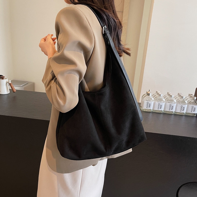 复古绒磨砂托特包包女2024新款秋冬百搭单肩腋下包爆款水桶包