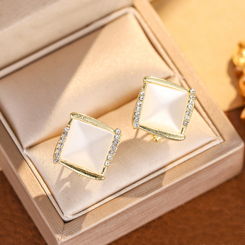 铜合金耳饰 新款潮几何菱形猫猫石百搭简约轻奢时尚耳环1351