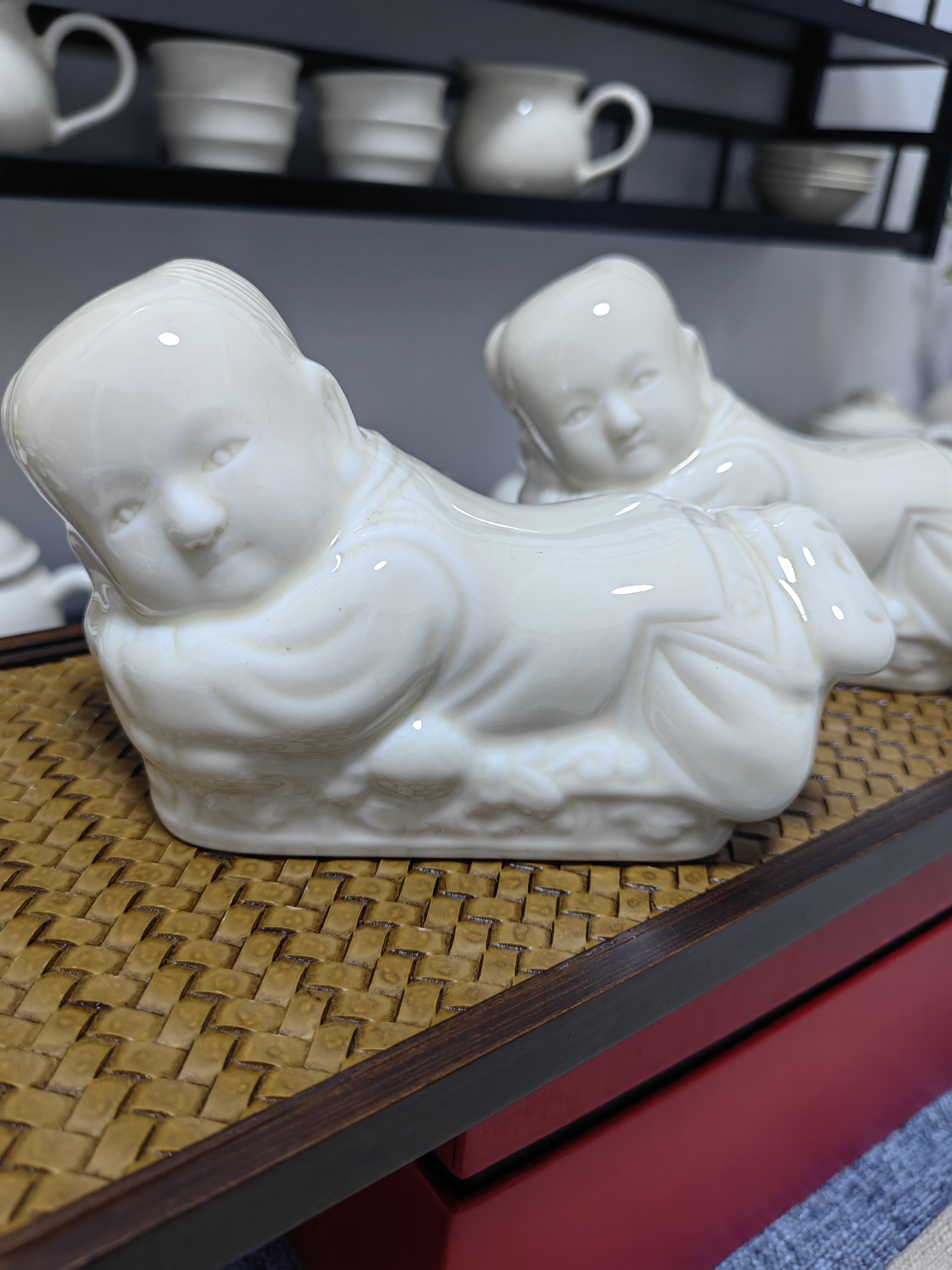 非遗定瓷孩儿枕一对