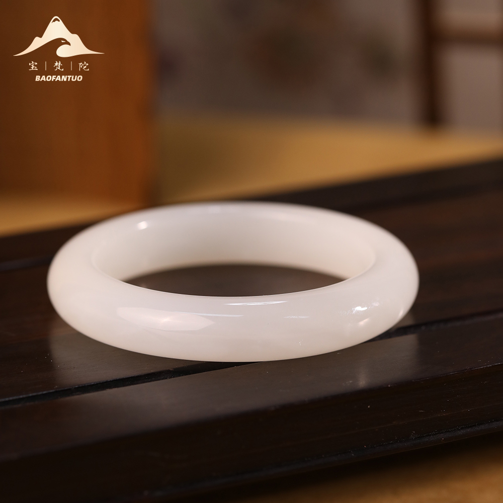 宝梵陀和⽥⽟⼿镯4115 