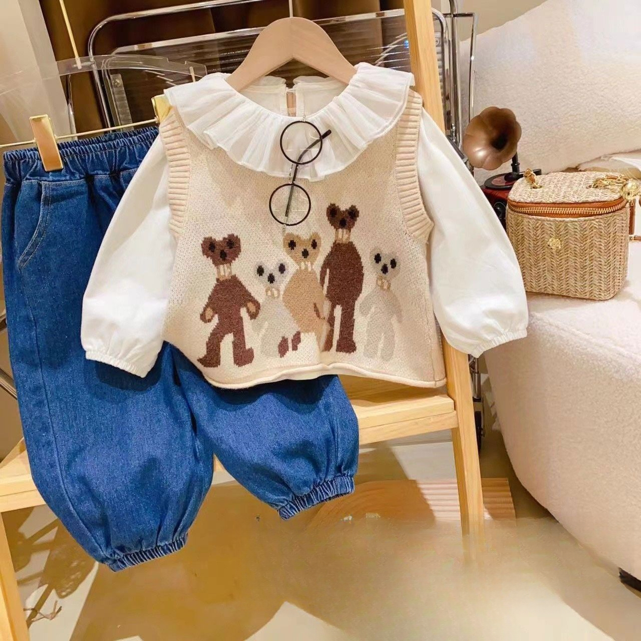 小童洋气套装小熊提花时尚马甲荷叶外穿秋季裤三件套2023新款春装