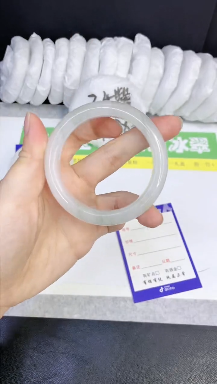 【闪购商品】石英质玉手镯未镶嵌A14-53.2