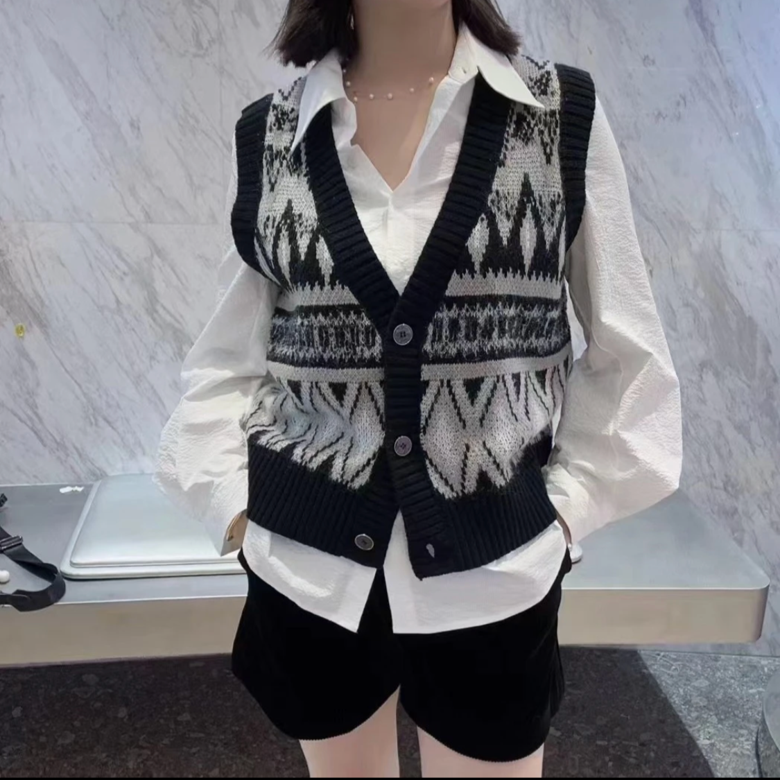 圣迪奥正品时尚复古罗纹V领提花慵懒针织衫背心S23463518