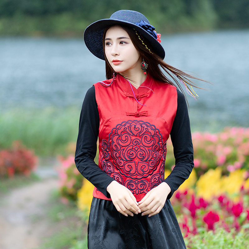 洋气短款马甲女春秋中式背心女装中国风复古盘扣绸缎绣花马夹外套