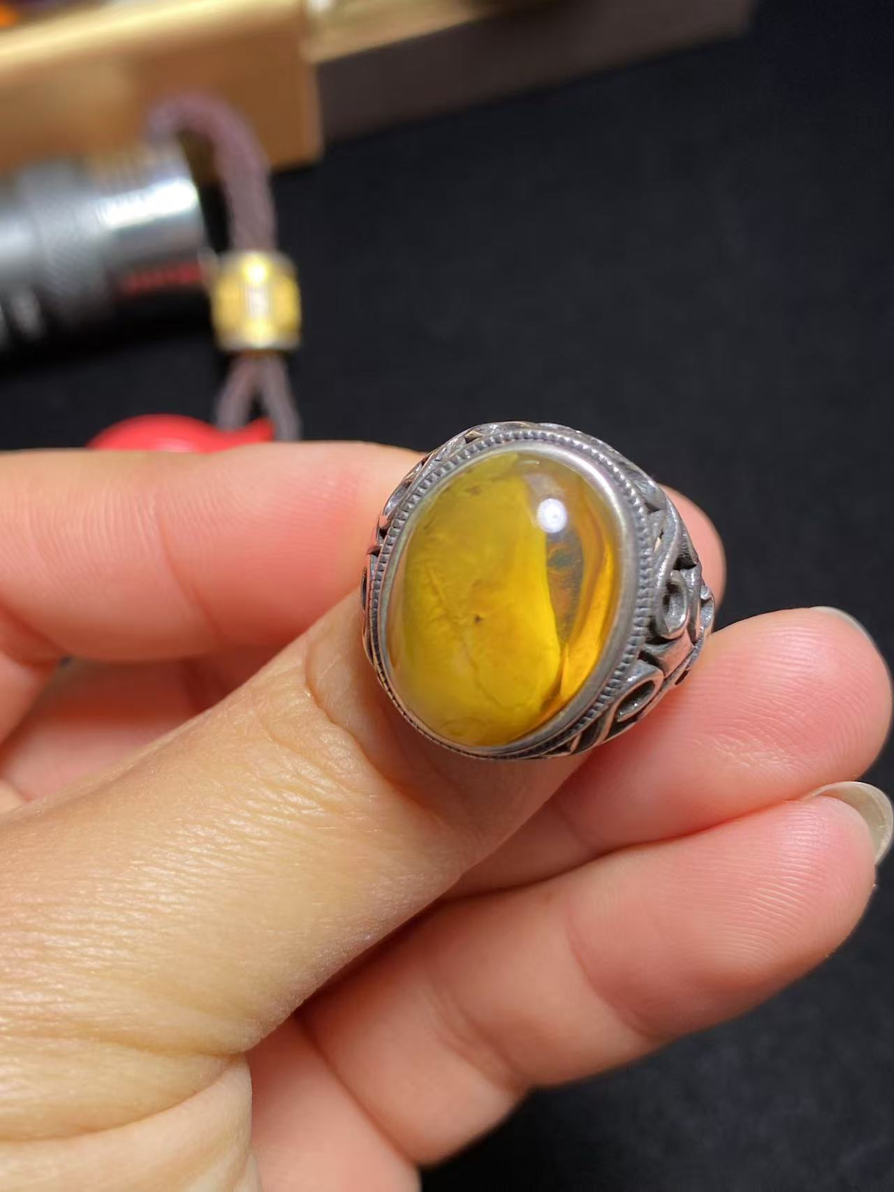 金底蛋黄溶洞戒指