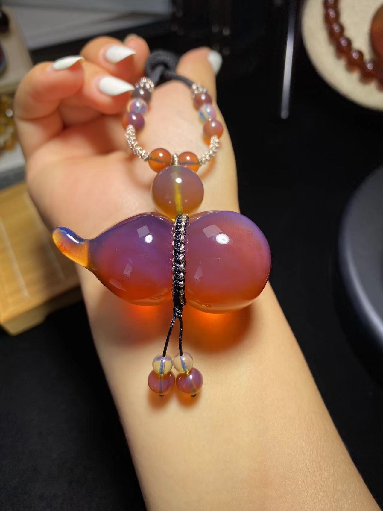 棕珀红蜜葫芦吊坠