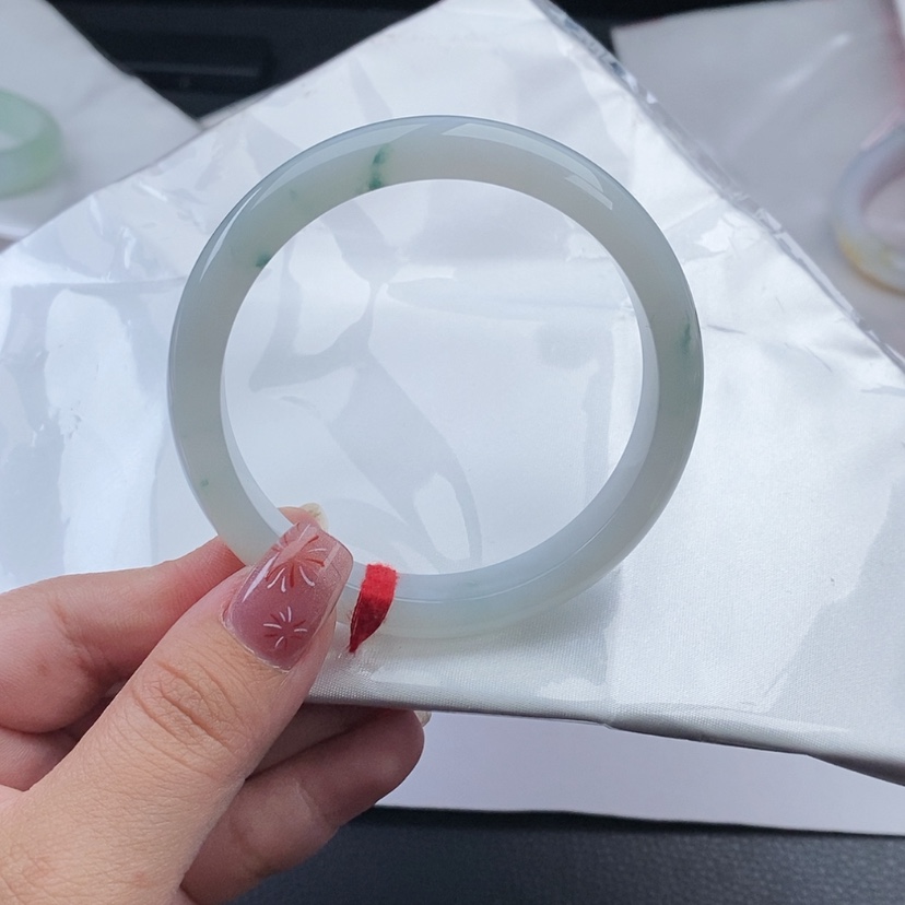 【闪购商品】翡翠手镯未镶嵌诗****艳