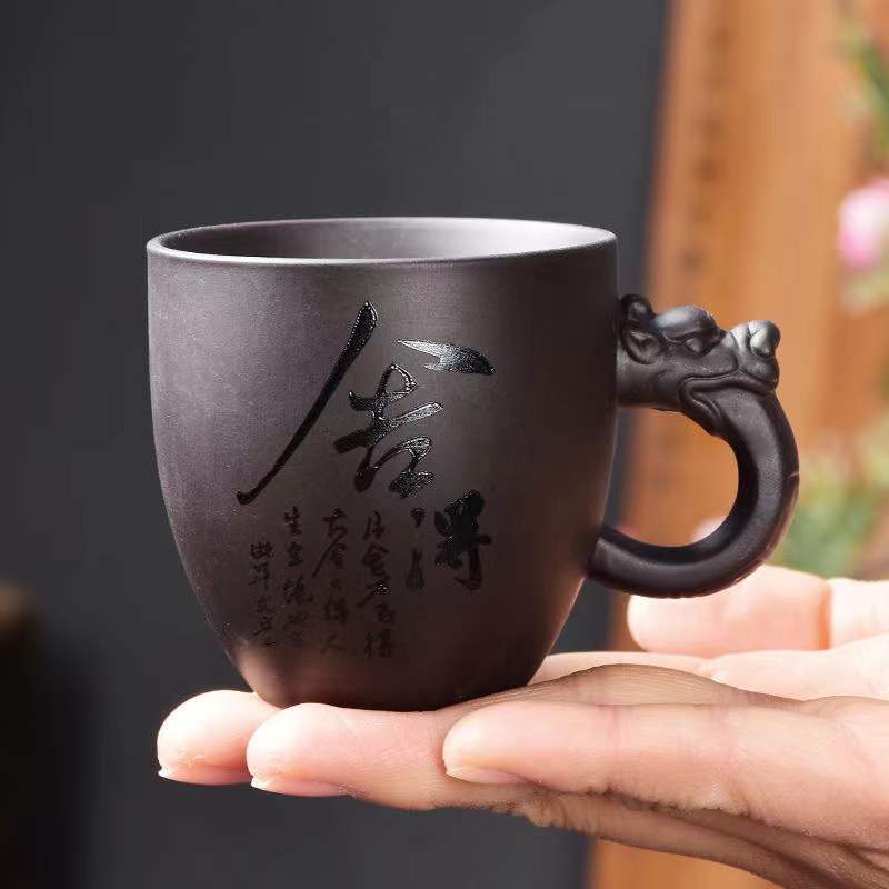 舒仲紫砂-刻舍得龙把主人杯 100毫升