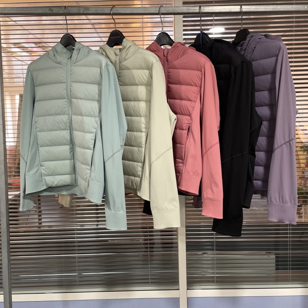 秋冬新款百搭日常保暖舒适连帽五色女款短外套