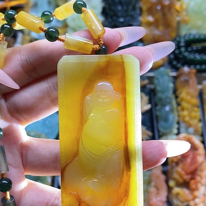 蛇纹石玉颈饰未镶嵌