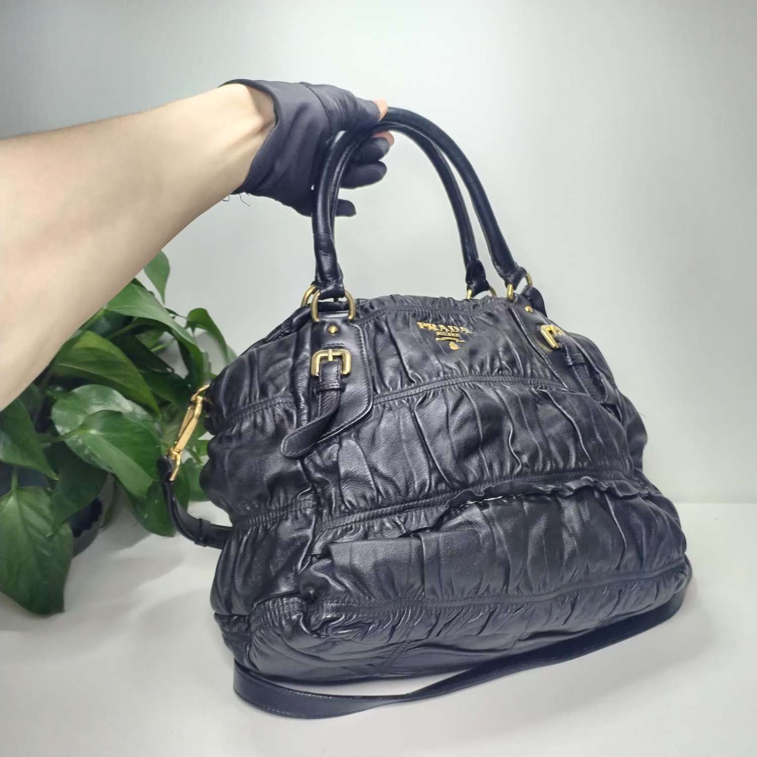95新 Prada/普拉达 【老板娘专属】降手提包 尺寸：32x28 8904467