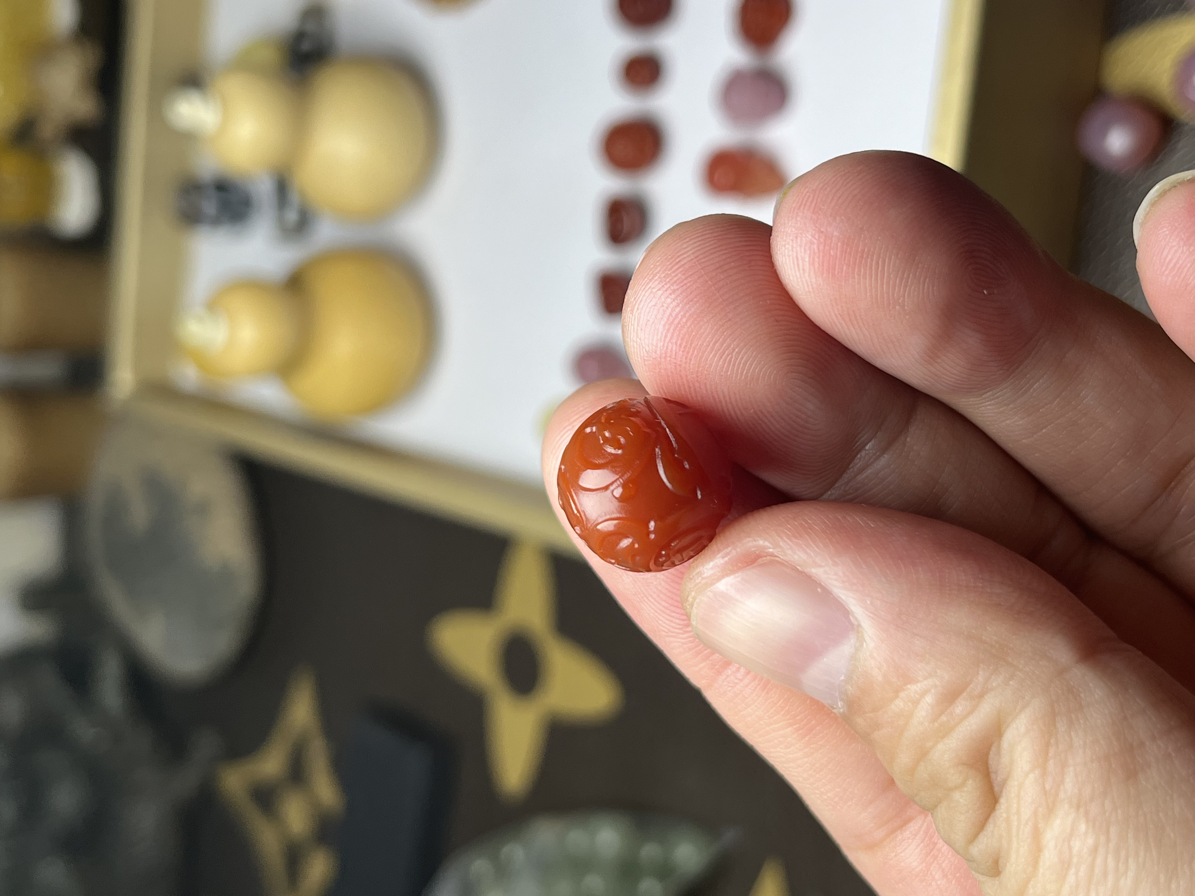 保山料柿子红手工雕刻龙珠直径14mm