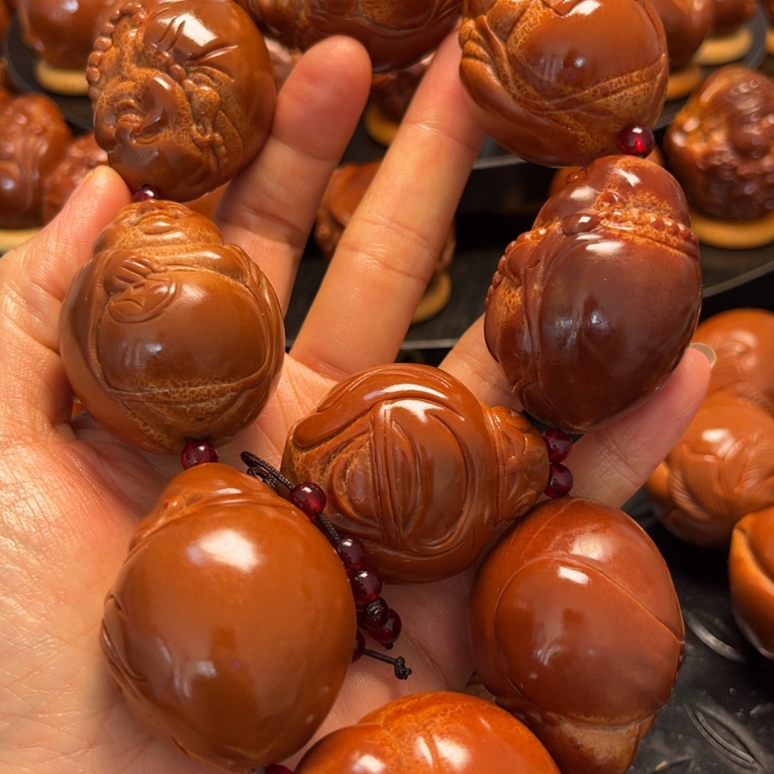 橄榄核核雕尺寸3.7左右，米勒一条