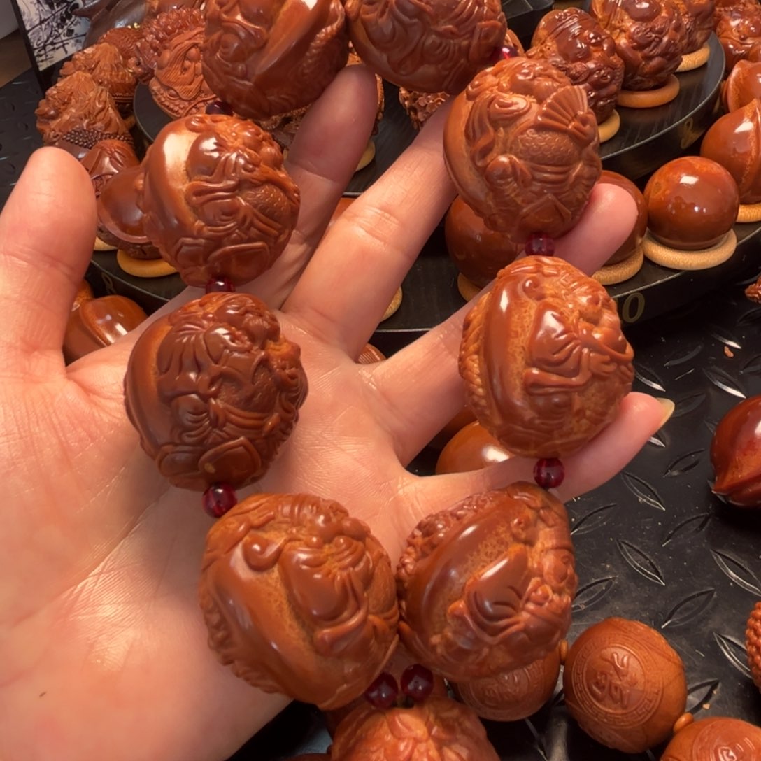 橄榄核核雕龙财一条