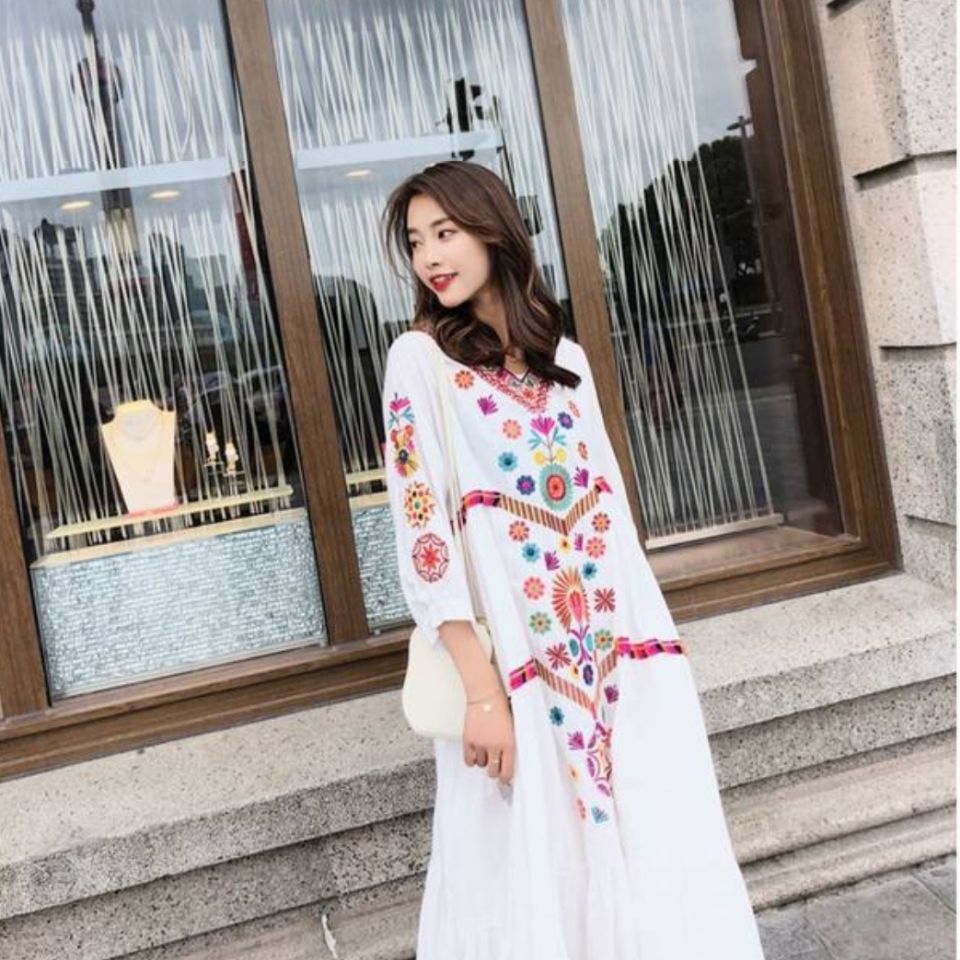 连衣裙女秋冬秋新款刺绣沙滩裙泰国三亚海边度假长裙大码连衣裙女